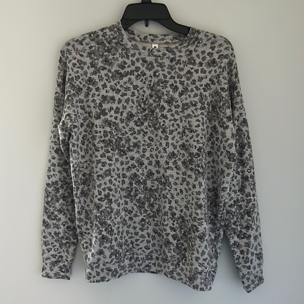 Athleta Floral/Cheetah Print Gray Long Sleeve Crewneck Sweatshirt Size XS